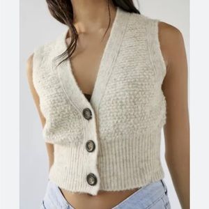 UO Paige textured sweater vest - size Small